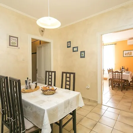 Cozy Seaside Holiday In Koromacno Raša