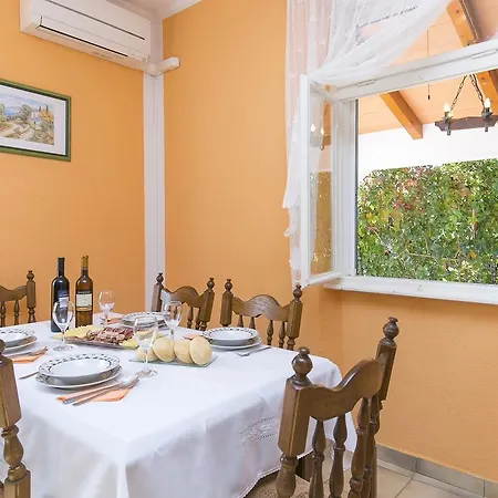 بيت للعطل Cozy Seaside Holiday In Koromacno *