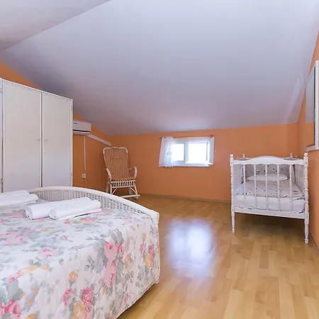 Cozy Seaside Holiday In Koromacno بيت للعطل *