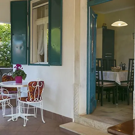بيت للعطل Cozy Seaside Holiday In Koromacno