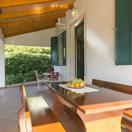 Cozy Seaside Holiday In Koromacno بيت للعطل Raša
