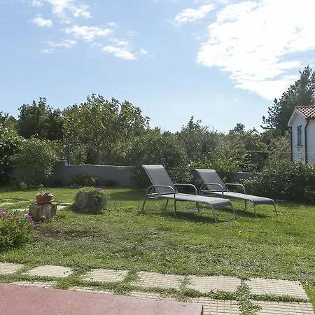 Cozy Seaside Holiday In Koromacno بيت للعطل