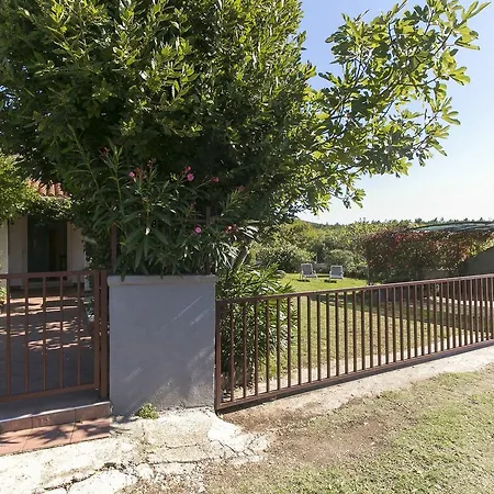 Cozy Seaside Holiday In Koromacno بيت للعطل *